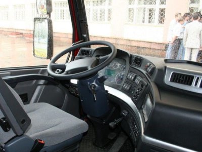 Друге життя інтер'єру: Як оновити пластик у кабіні вантажівки?