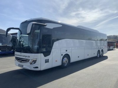 Огляд Mercedes-Benz Tourismo: Комфортний автобус для далеких подорожей