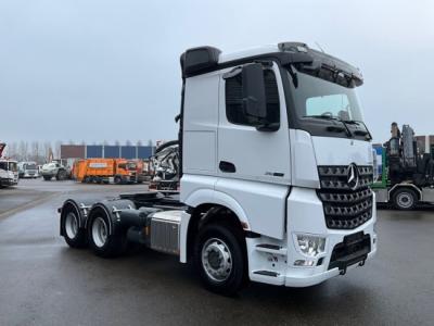 Mercedes-Benz Arocs 2663 6x4: Потужний сідельний тягач для важких автопоїздів