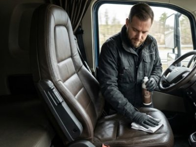 Секрети довговічності: як правильно доглядати за шкіряними сидіннями вантажівки