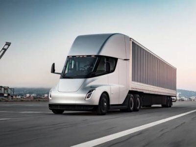 Огляд революційного електричного тягача Tesla Semi: технічні характеристики та інші дані про модель