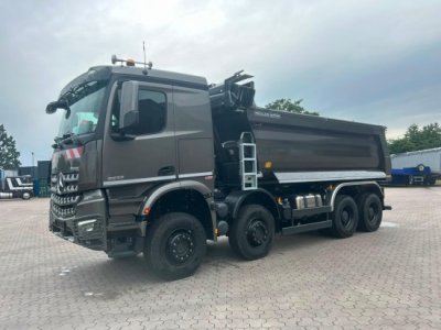 Огляд Mercedes-Benz Arocs 3253 K 8x4 (Euro-6): потужний самоскид для будівельної галузі