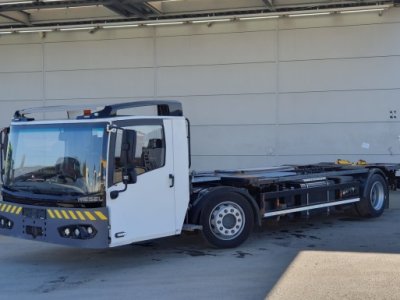 Огляд KAMAG WBH 25-F5 4x2 (Євро-5): маневрена вантажівка для термінальної роботи