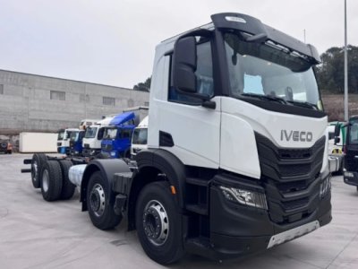 Iveco X-Way AD350X50 8x2 (Euro-6): огляд шасі для важких надбудов