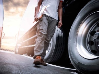 Які шини обрати на напівпричіп вантажівки?