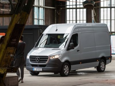 Mercedes-Benz Sprinter 311 CDI 4x2: огляд вантажного фургона
