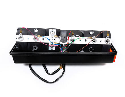 Ліхтар задній універсальний з трикутником кабель ззаду правий