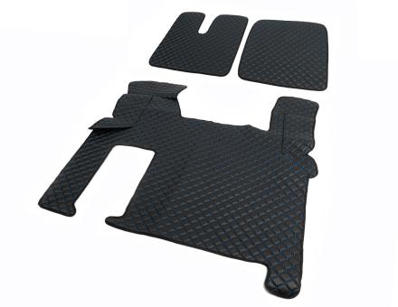 Килимки в салон Man Tgx екошкіра чорні з синьою прошивкою (автомат)