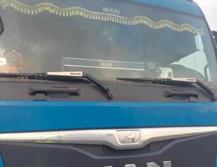Полиця на панель Man TGX (екошкіра з чорною прошивкою)