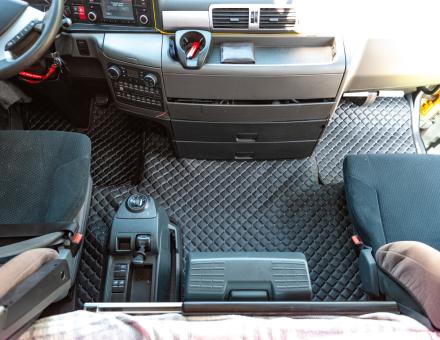 Килимки в салон Man Tgx широка кабіна екошкіра чорні (сіра прошивка) (автомат)