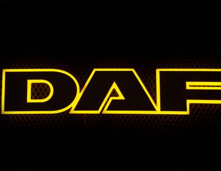 Надпис на решітку DAF нержавійка з оранжевою підсвіткою (68см.*13,5см.)
