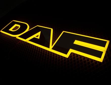 Надпис на решітку DAF нержавійка з оранжевою підсвіткою (68см.*13,5см.)