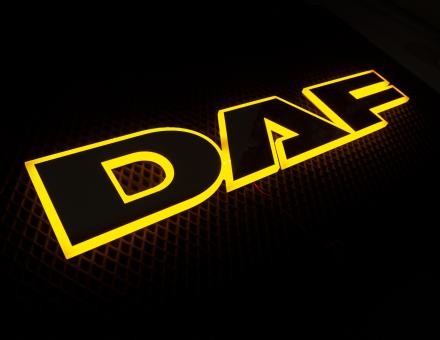 Надпис на решітку DAF нержавійка з оранжевою підсвіткою (68см.*13,5см.)