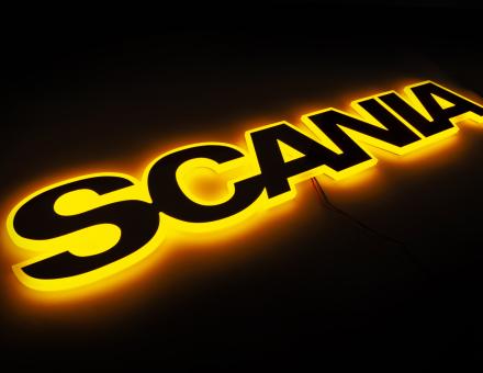 Надпис на решітку Scania нержавійка з оранжевою підсвіткою (82см.*14см.)
