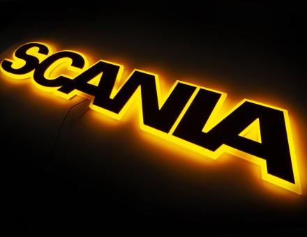Надпис на решітку Scania чорний з оранжевою підсвіткою (82см.*14см.)