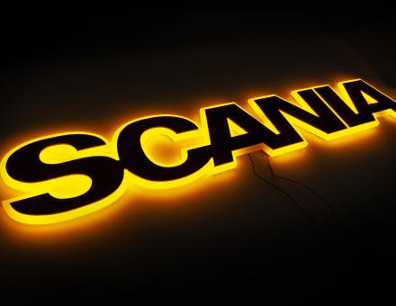Надпис на решітку Scania чорний з оранжевою підсвіткою (82см.*14см.)