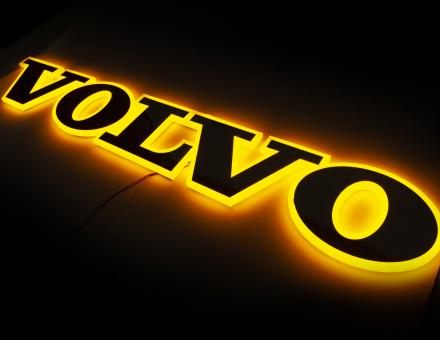 Надпис на решітку Volvo нержавійка з оранжевою підсвіткою (89см.*13,5см.)